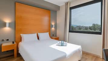 Double Non-Smoking Room | In-room safe, desk, soundproofing, free WiFi