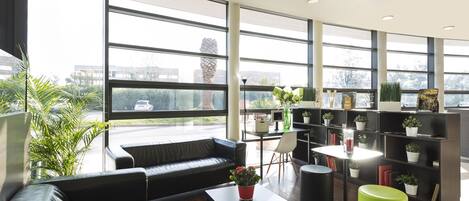 Coin salon dans le hall