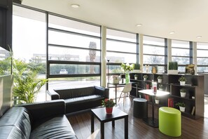 Coin salon dans le hall