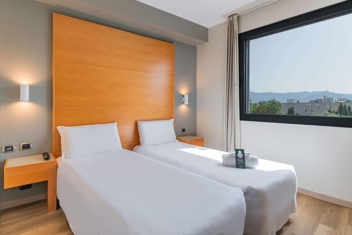 In-room safe, desk, soundproofing, free WiFi