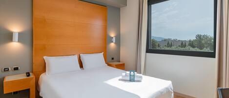 In-room safe, desk, soundproofing, free WiFi