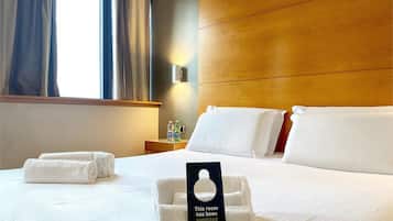 Superior Double Room, Non Smoking | In-room safe, desk, soundproofing, free WiFi