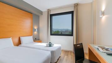 In-room safe, desk, soundproofing, free WiFi