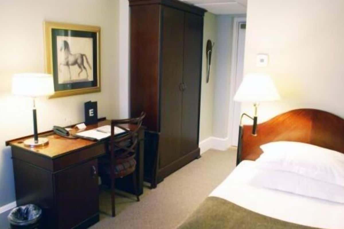 Minibar, in-room safe, desk, blackout drapes