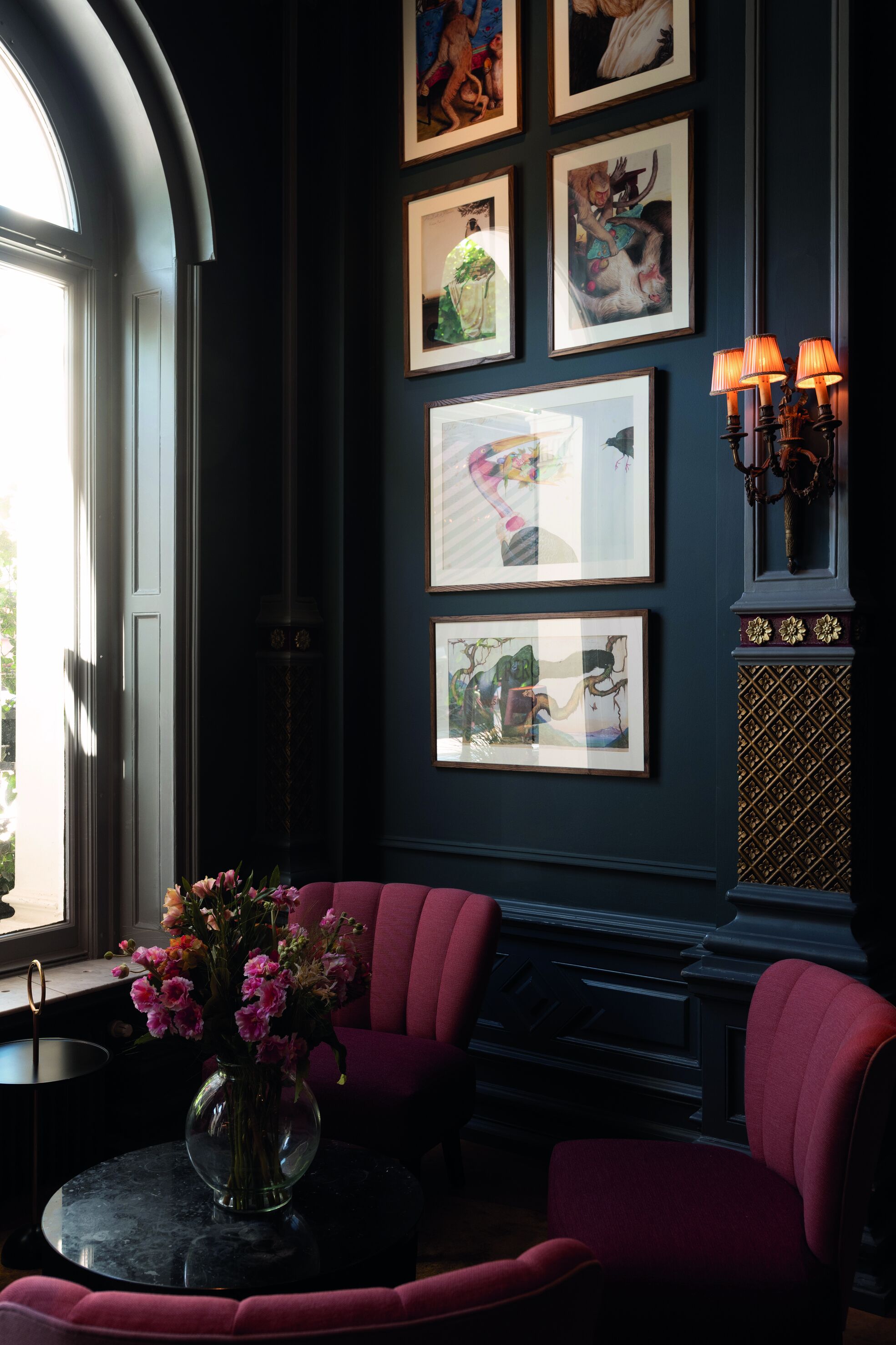 2 restaurants, breakfast, lunch, dinner served; british cuisine