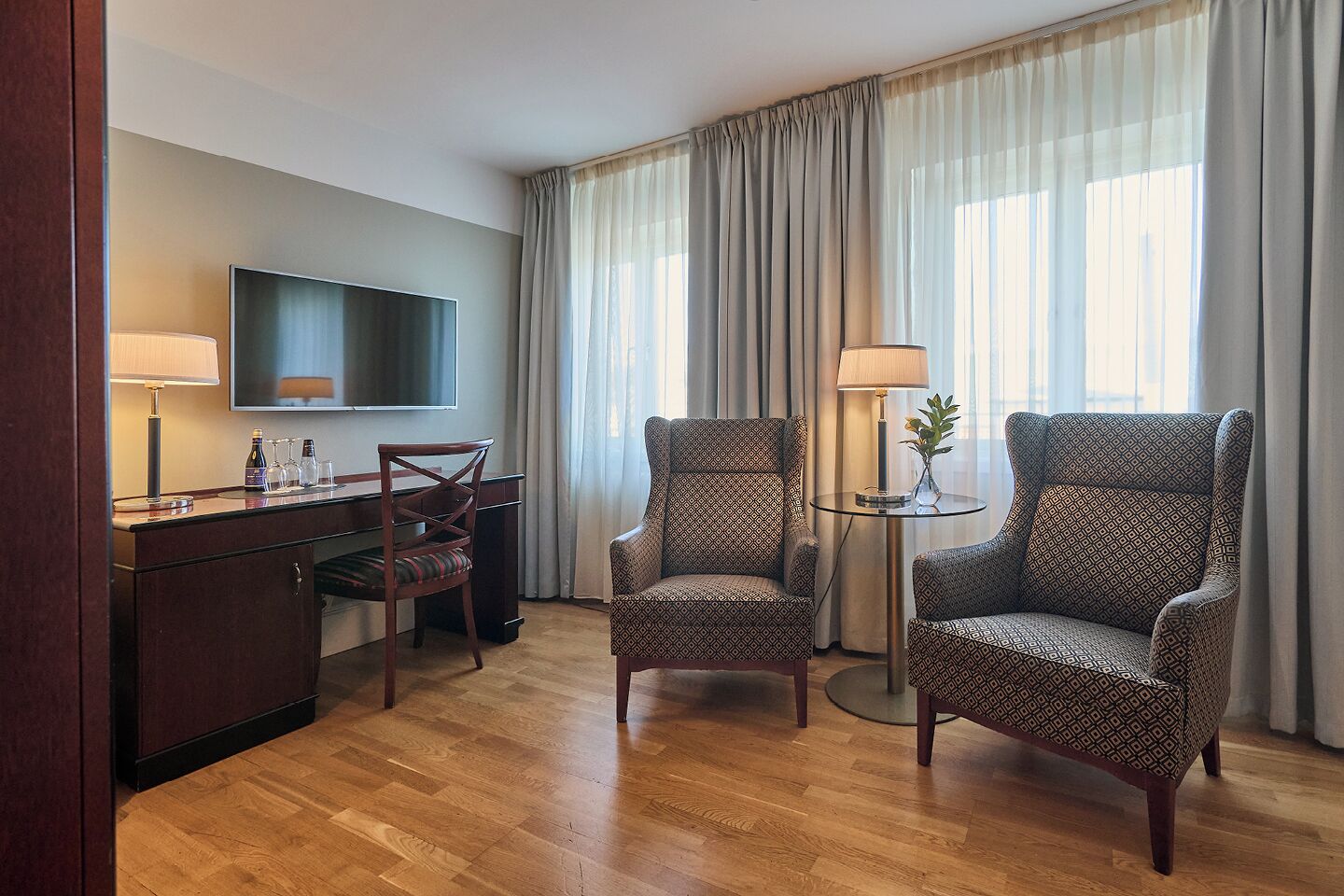 standard double room | minibar, in-room safe, desk, blackout curtains