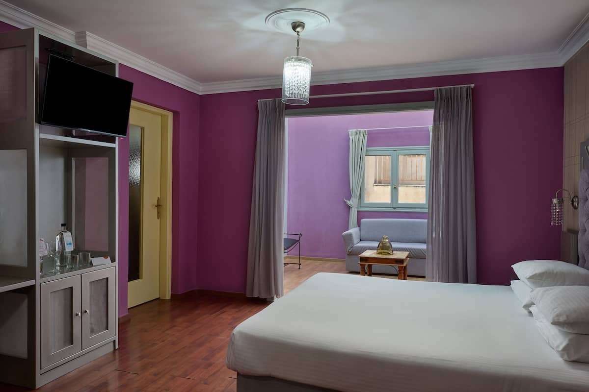 Executive Suite | Premium bedding, in-room safe, desk, soundproofing