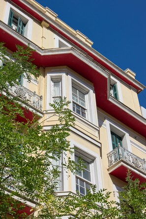 Front of property - Delphi Art Hotel (Athens)