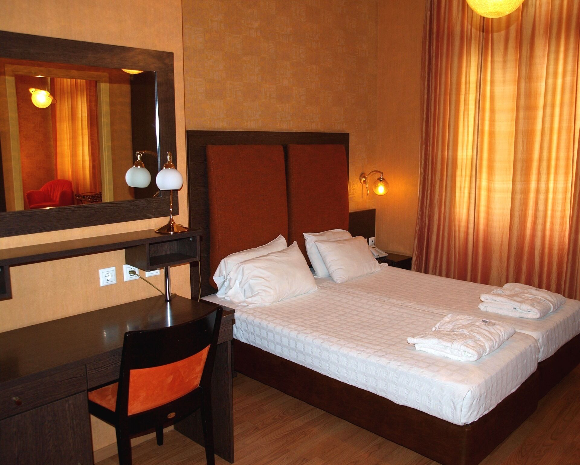 premium bedding, in-room safe, desk, soundproofing