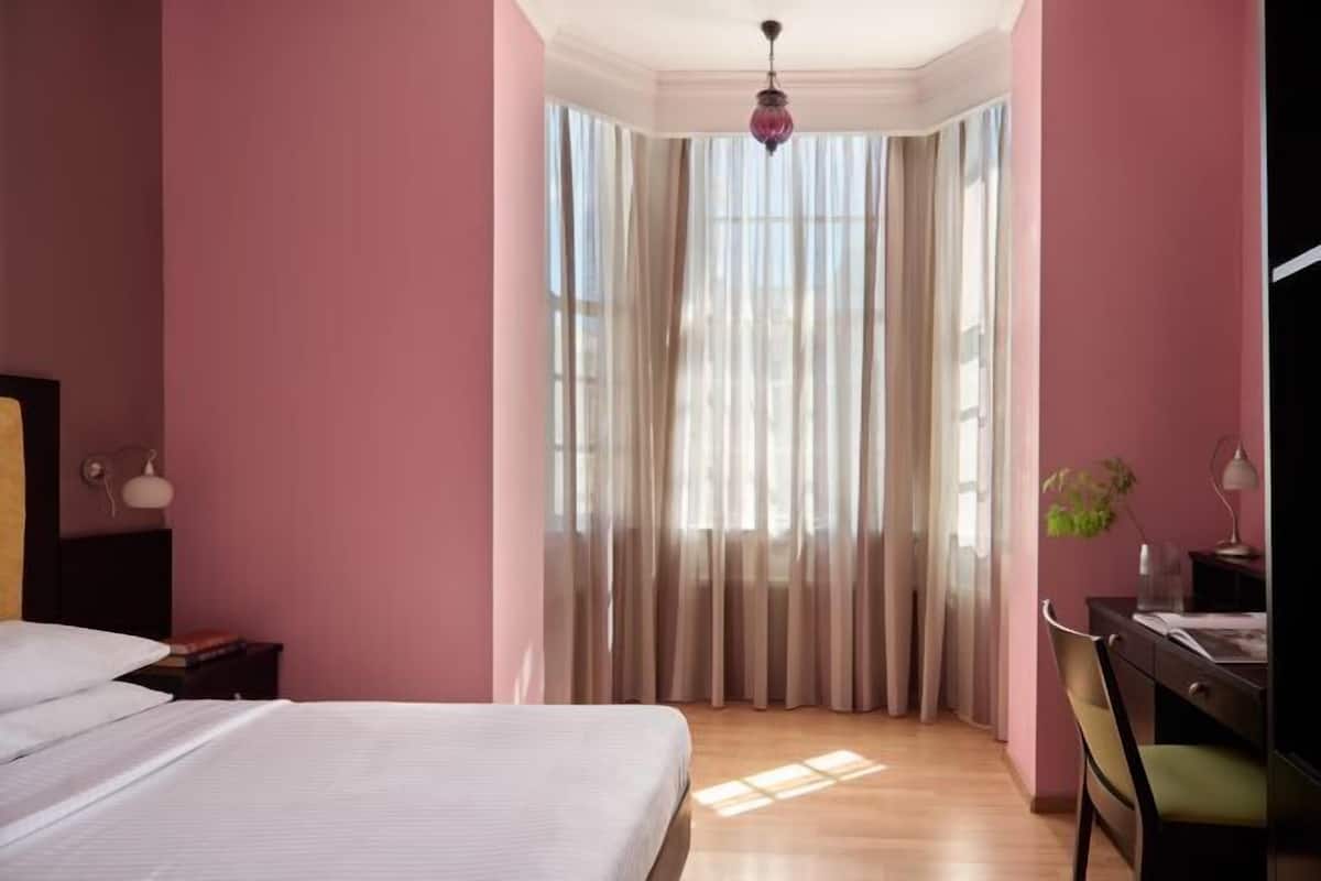 Premium bedding, in-room safe, desk, soundproofing