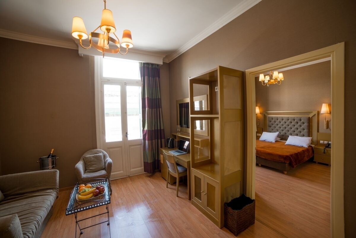 Premium bedding, in-room safe, desk, soundproofing