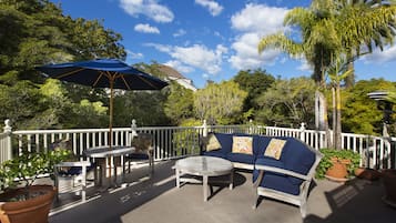 Superior Room, 1 Queen Bed, Balcony, Garden View (Sun Room) | Balcony