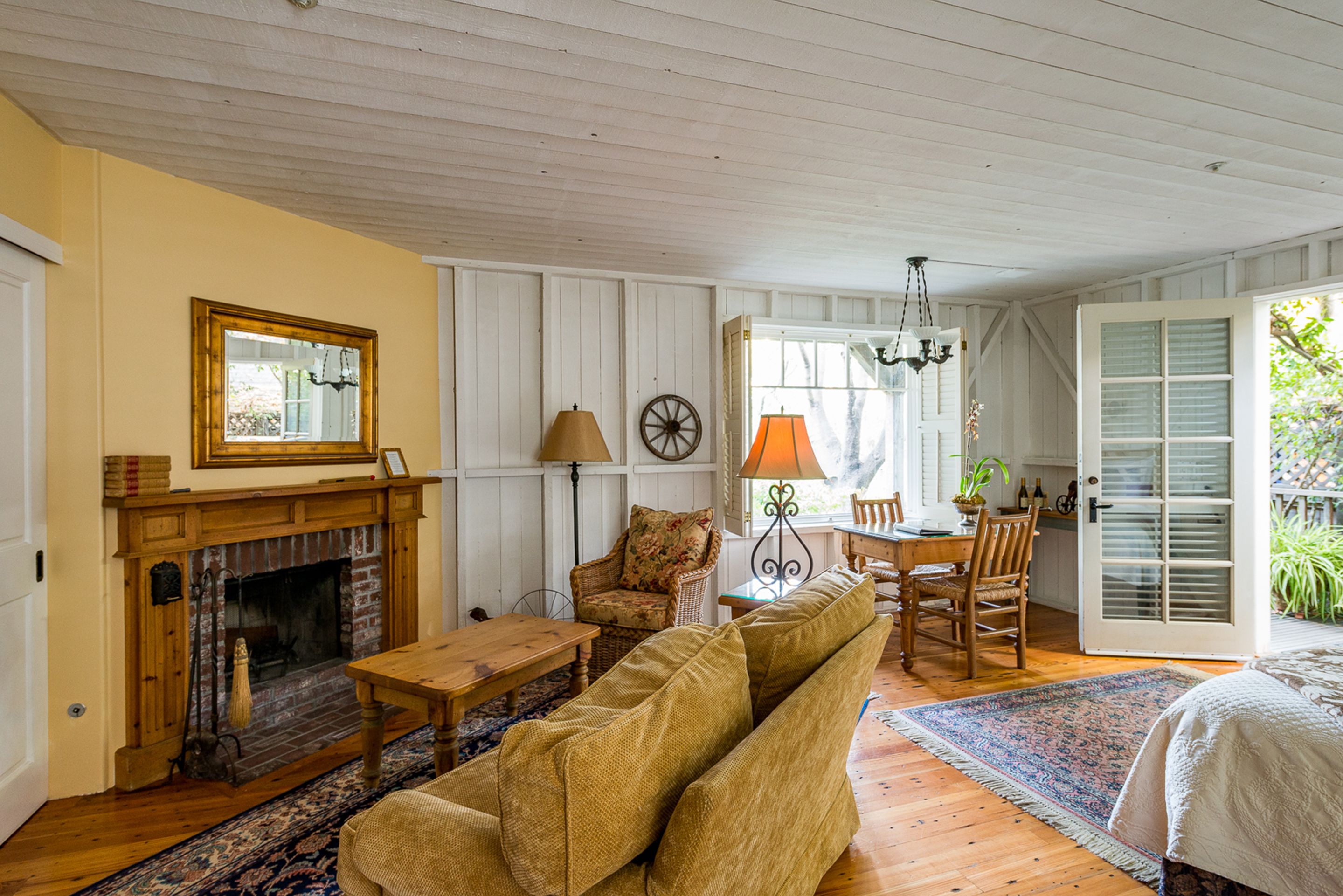 Superior Room, 1 King Bed, Patio, Fireplace (Tack Room) | Individually decorated, individually furnished, iron/ironing board