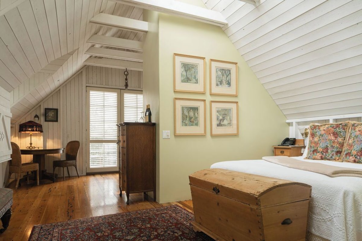 Superior Room, 1 King Bed, Balcony, Fireplace, Garden View (Weathervane) | Iron/ironing board, WiFi (free), individually decorated