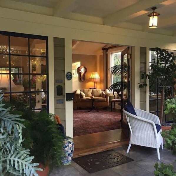 Interior - Simpson House Inn (Santa Barbara)