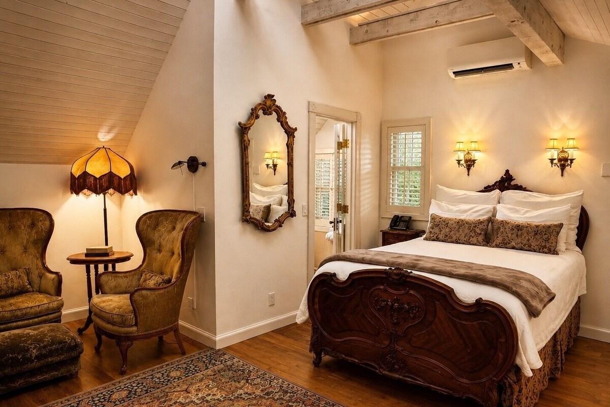 Luxury Cottage, 1 Queen Bed, Jetted Tub, Fireplace (Greenwich Cottage) | Iron/ironing board, WiFi (free), individually decorated