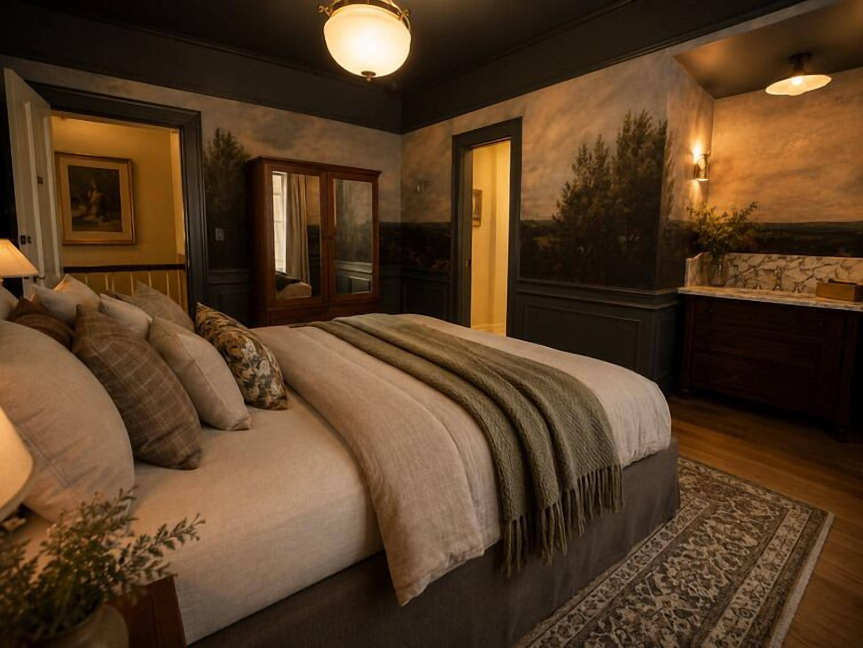 Standard Room, 1 Queen Bed (Mary Simpson - Detached Private Bathroom) | Individually decorated, individually furnished, iron/ironing board