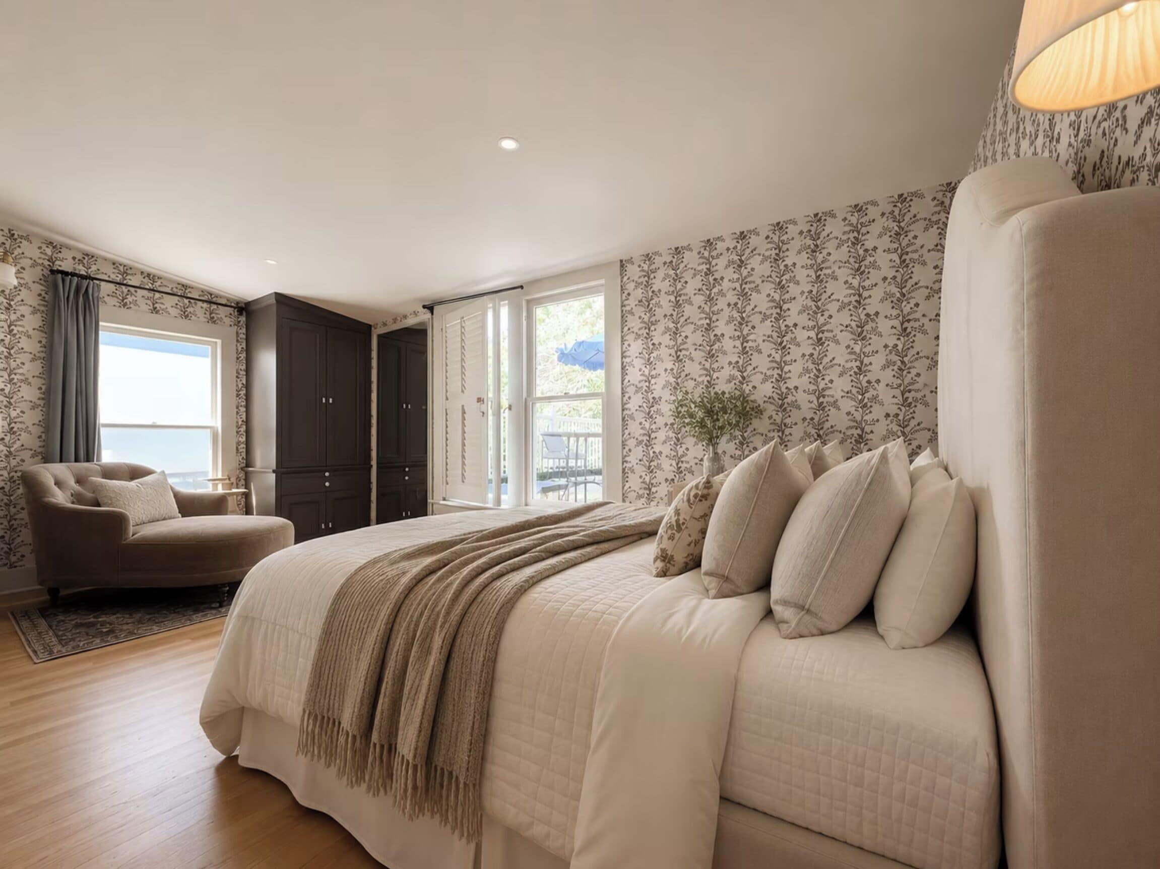 Superior Room, 1 Queen Bed, Balcony, Garden View (Sun Room) | Individually decorated, individually furnished, iron/ironing board
