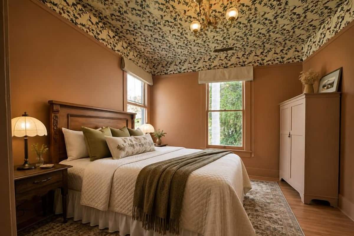 Standard Room, 1 Queen Bed (Katharine McCormick) | Individually decorated, individually furnished, iron/ironing board