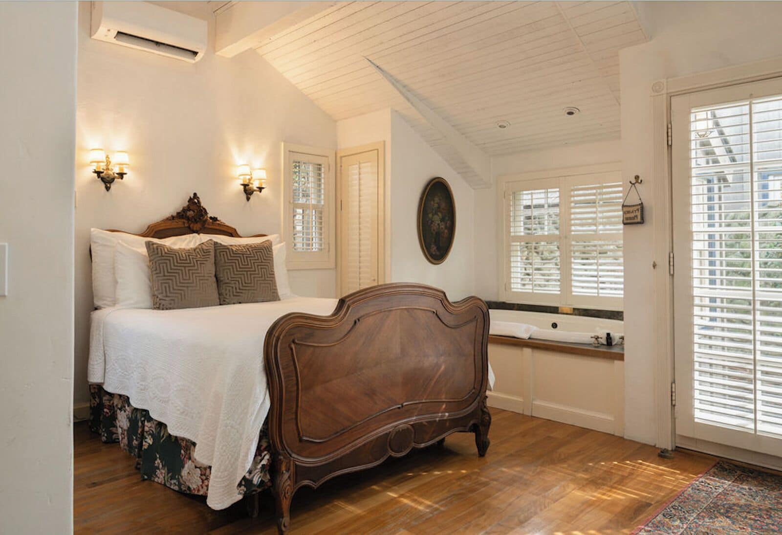 Luxury Cottage, 1 Queen Bed, Jetted Tub, Fireplace (Greenwich Cottage) | Individually decorated, individually furnished, iron/ironing board