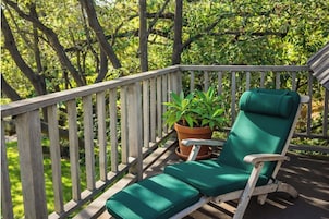 Hayloft Room (1 King Bed) | Iron/ironing board, WiFi (free), individually decorated