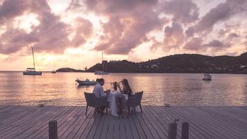 4 restaurants, breakfast, lunch, dinner served; international cuisine