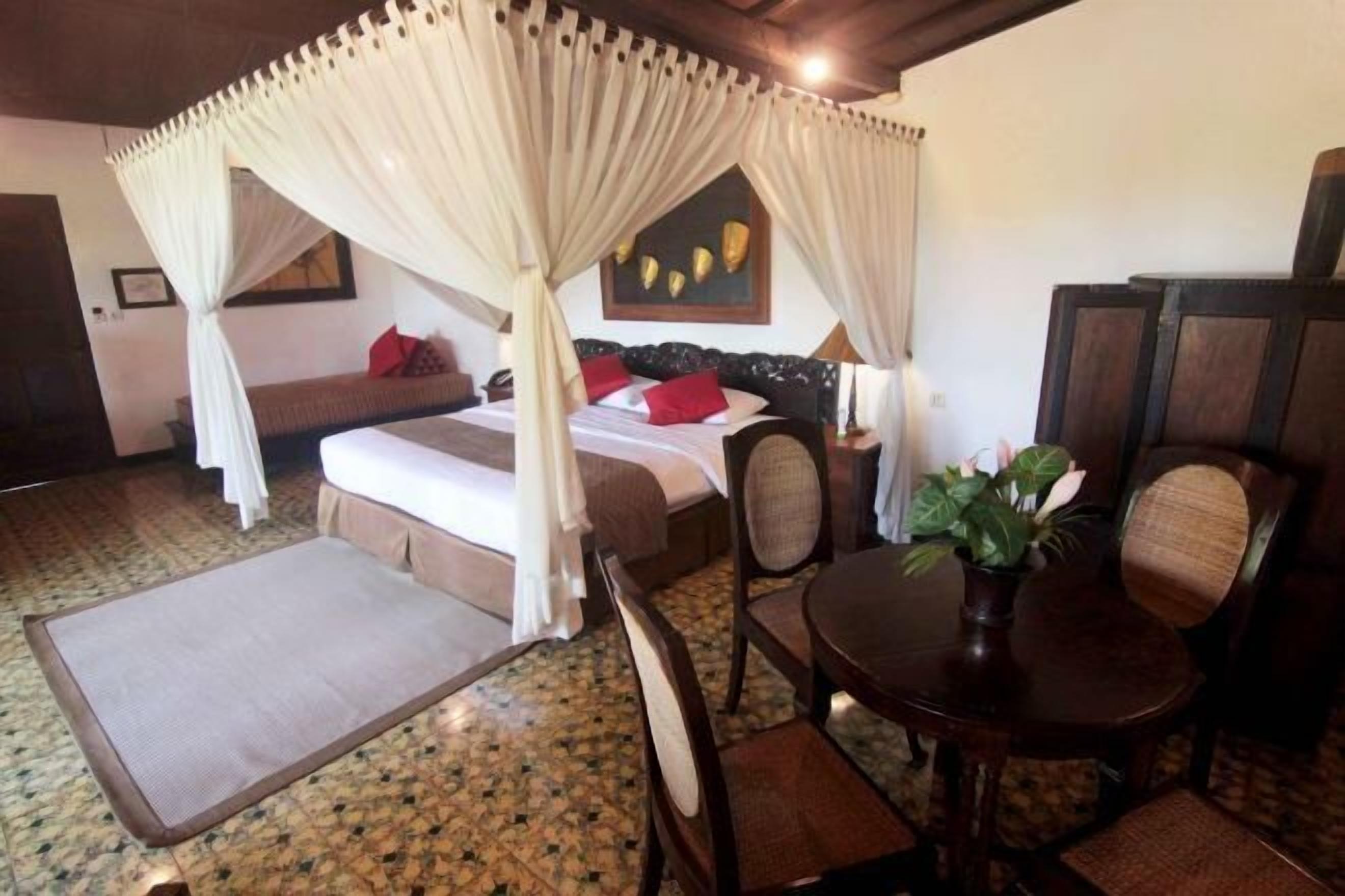 Minibar, in-room safe, individually decorated, individually furnished