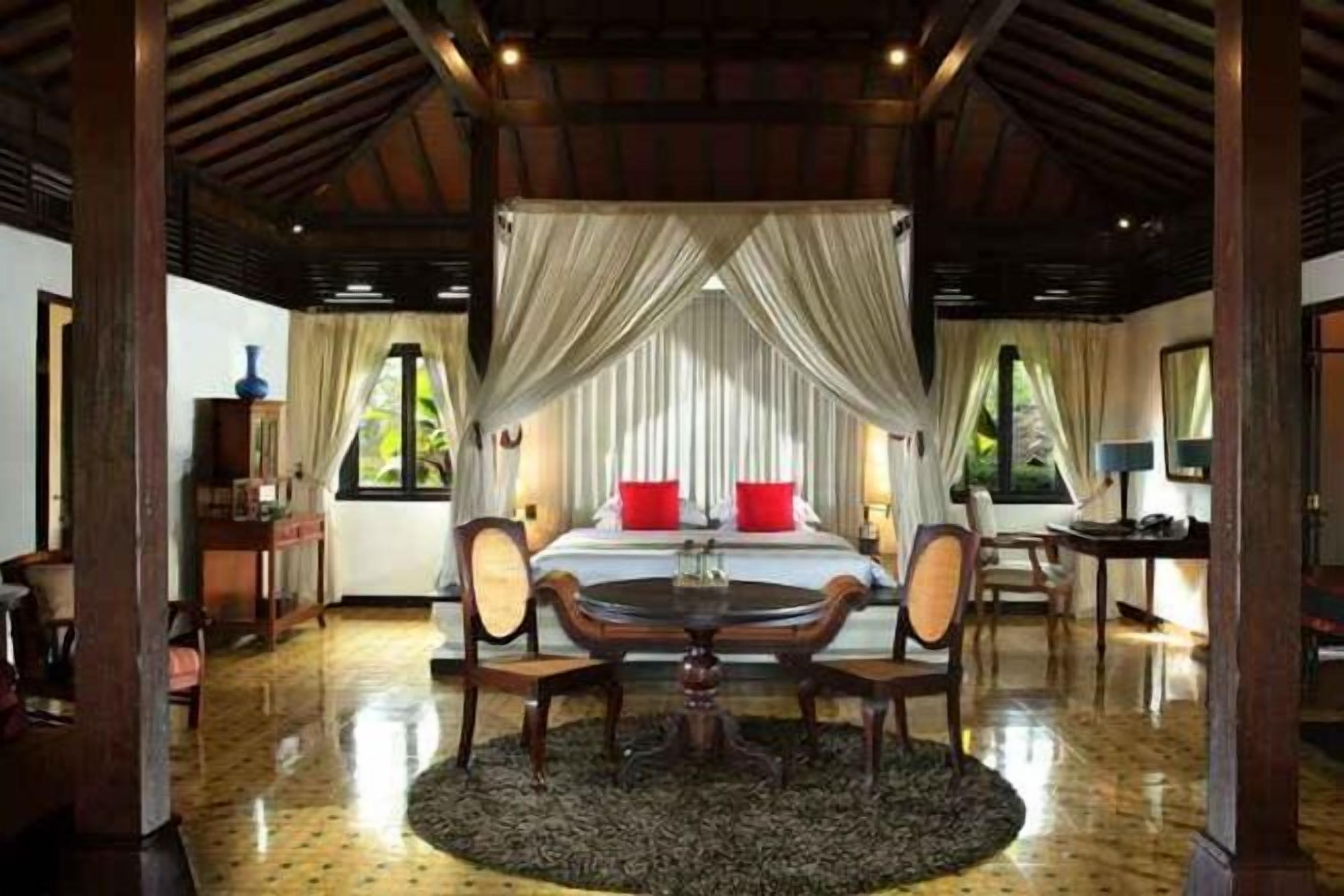 Minibar, in-room safe, individually decorated, individually furnished