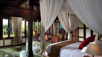 Plantation Villa | Minibar, in-room safe, individually decorated, individually furnished