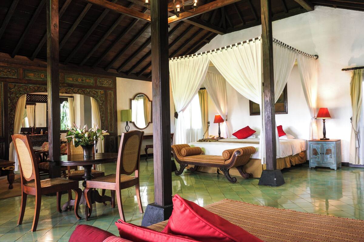 Arum Mountain Villa | Frigobar, cofres nos quartos, escrivaninha