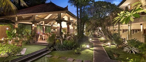 Frühstück, Mittagessen und Abendessen