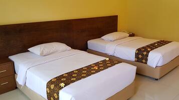 Frigobar, cofres nos quartos, escrivaninha