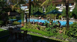 Outdoor pool - Mentari Sanur Hotel (Denpasar)