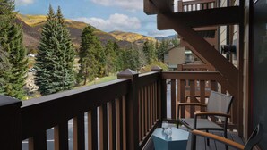 Premium bedding, down comforters, in-room safe, desk - Marriott's StreamSide Birch at Vail (Vail)