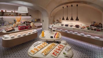 Daily buffet breakfast (CZK 650 per person)