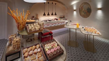 Daily buffet breakfast (CZK 650 per person)