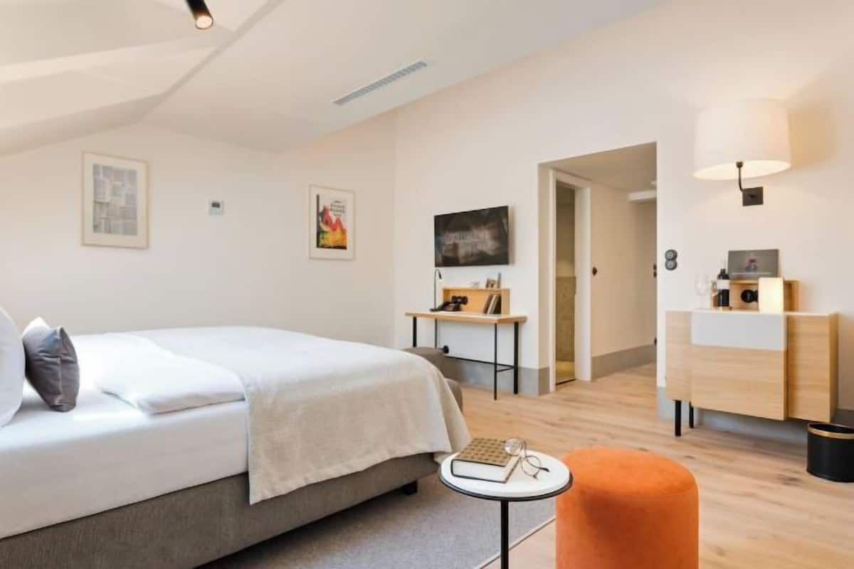 1 bedroom, premium bedding, Select Comfort beds, minibar