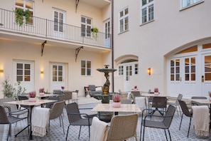 Terrace/patio - Hotel BOOKQUET (Prague)
