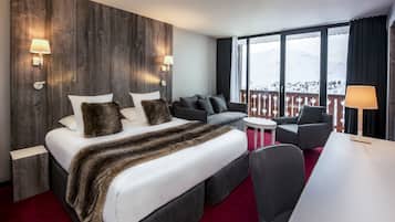 Frette Italian sheets, premium bedding, pillow-top beds, in-room safe