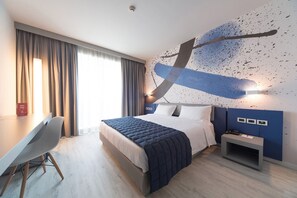 Daunenbettdecken, Minibar, Zimmersafe, Schreibtisch