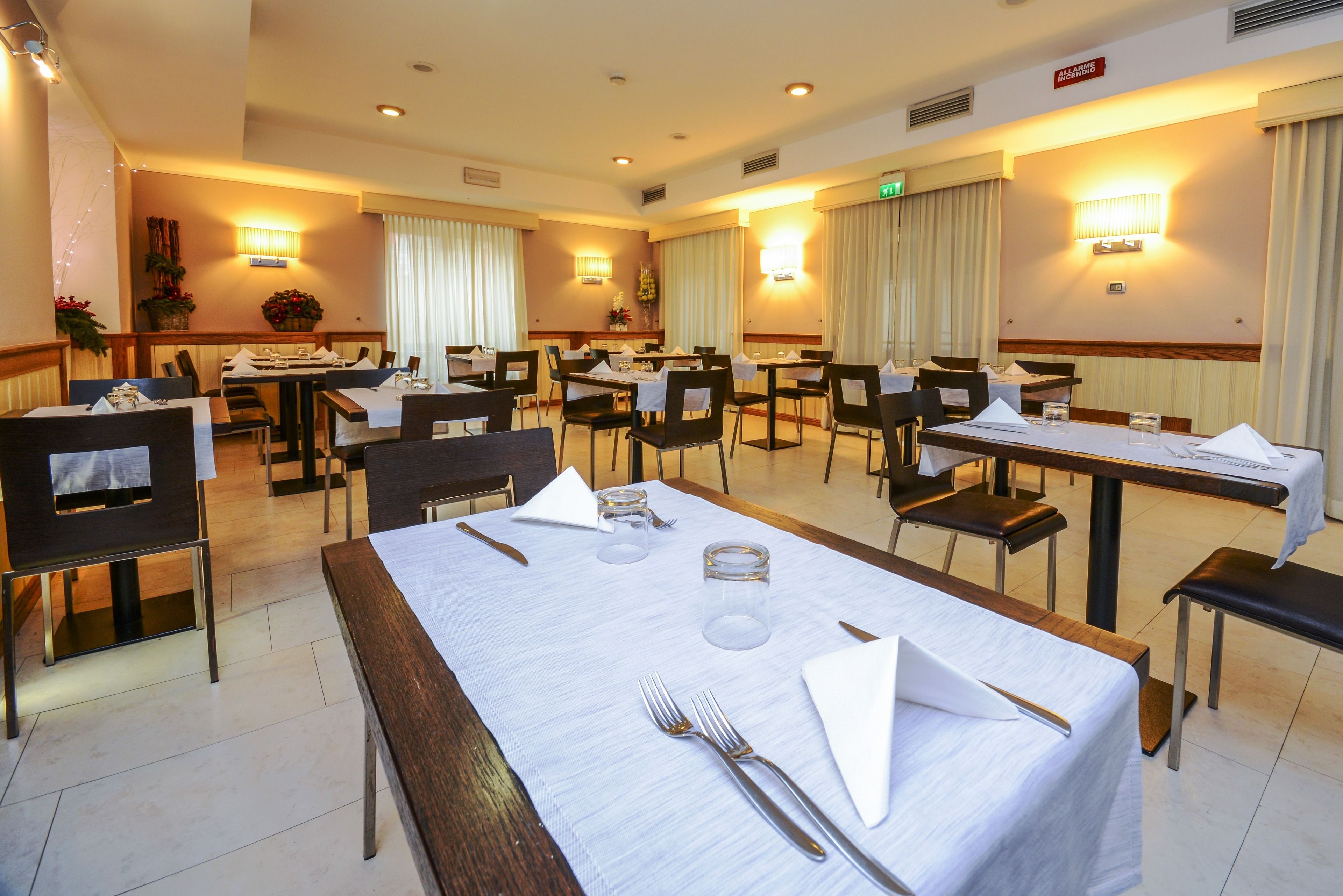 Petit déjeuner buffet (14 EUR par personne)