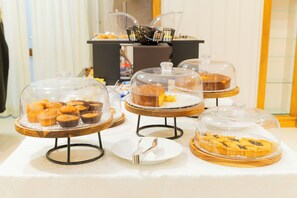 Tägliches Frühstücksbuffet gegen Gebühr
