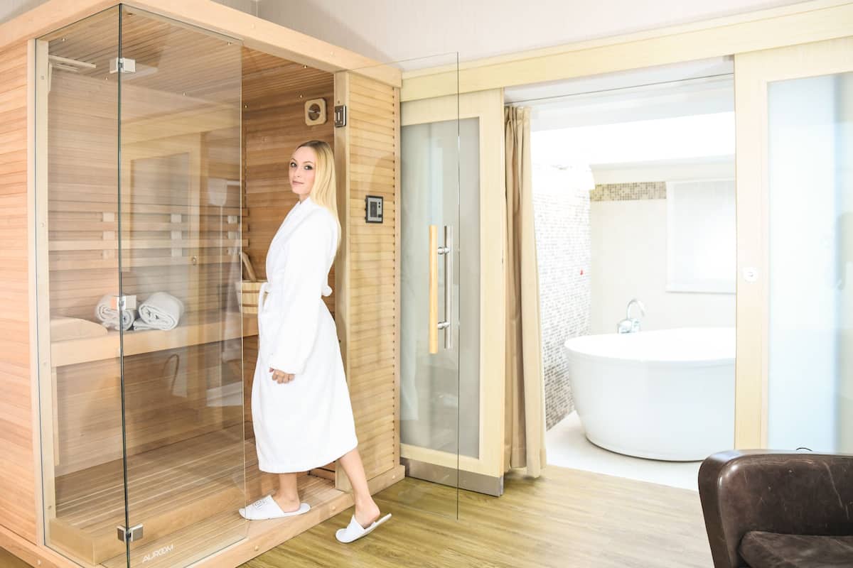 Gratis toiletartikelen, een haardroger, een bidet, handdoeken