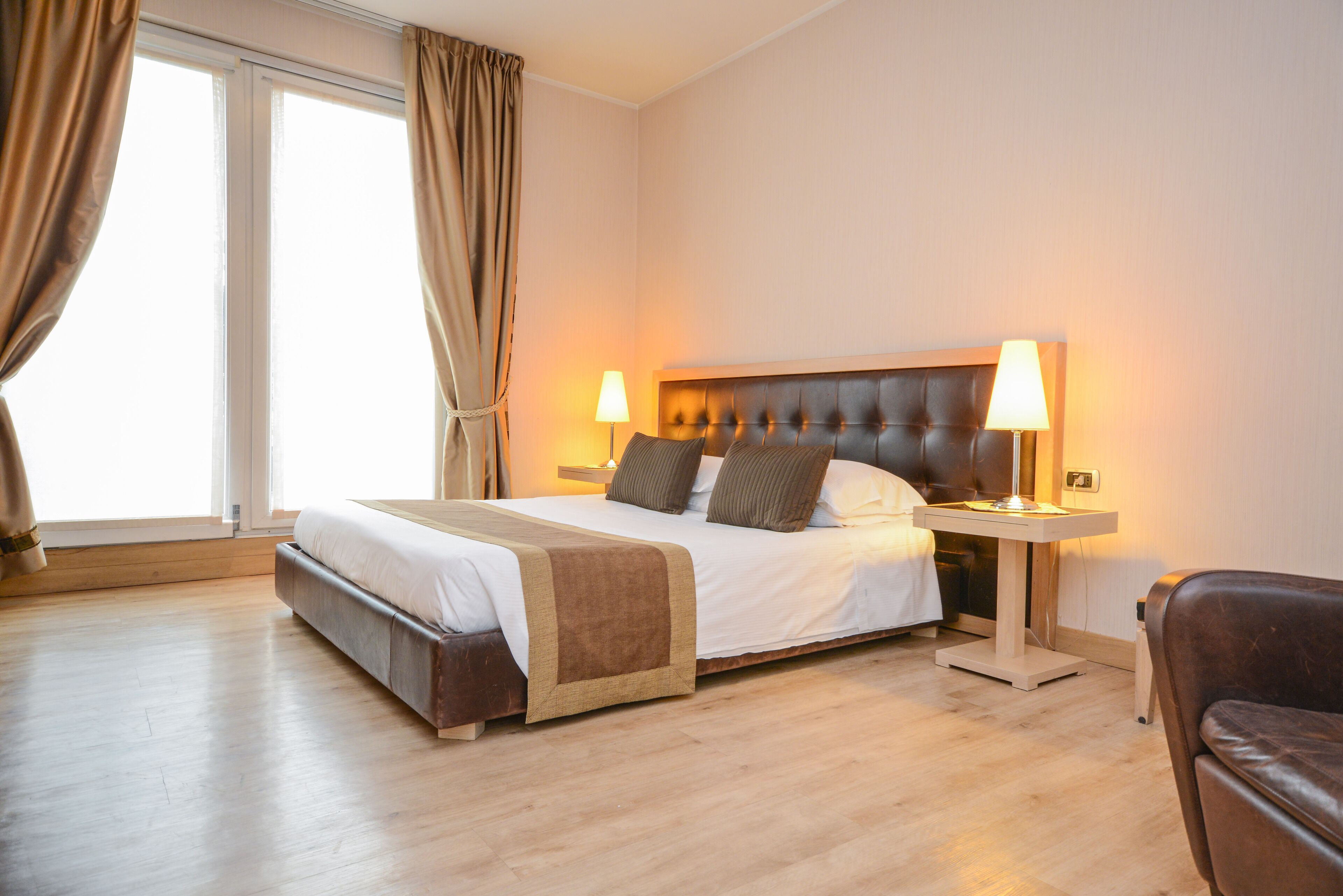 Junior suite with sauna and whirlpool | Hypo-allergenic bedding, down comforters, minibar, in-room safe