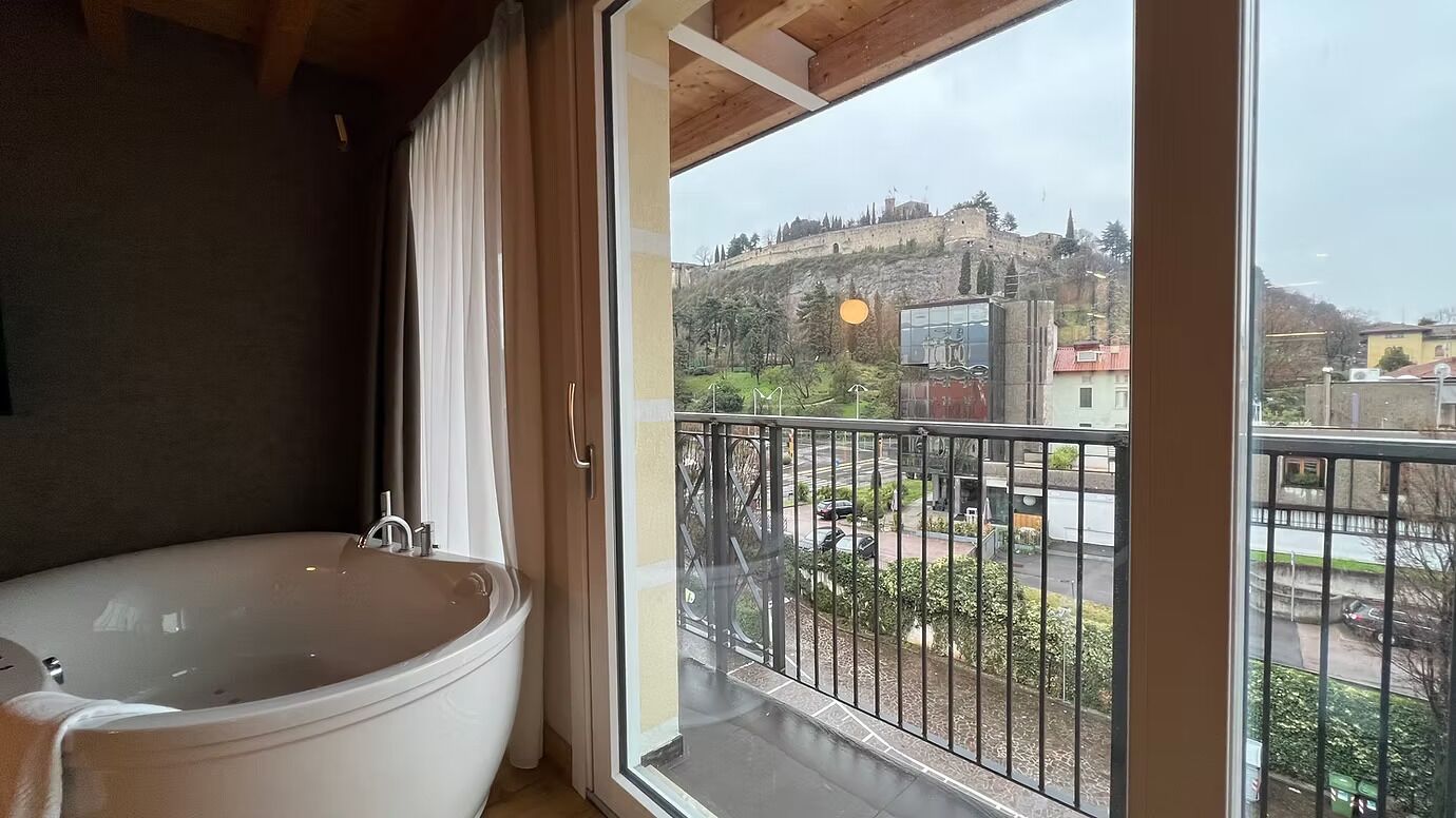 Junior Suite Castello | Ropa de cama hipoalergénica, edredones de plumas, minibar y caja fuerte