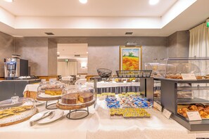 Bữa sáng buffet hàng ngày với phụ phí nhỏ 