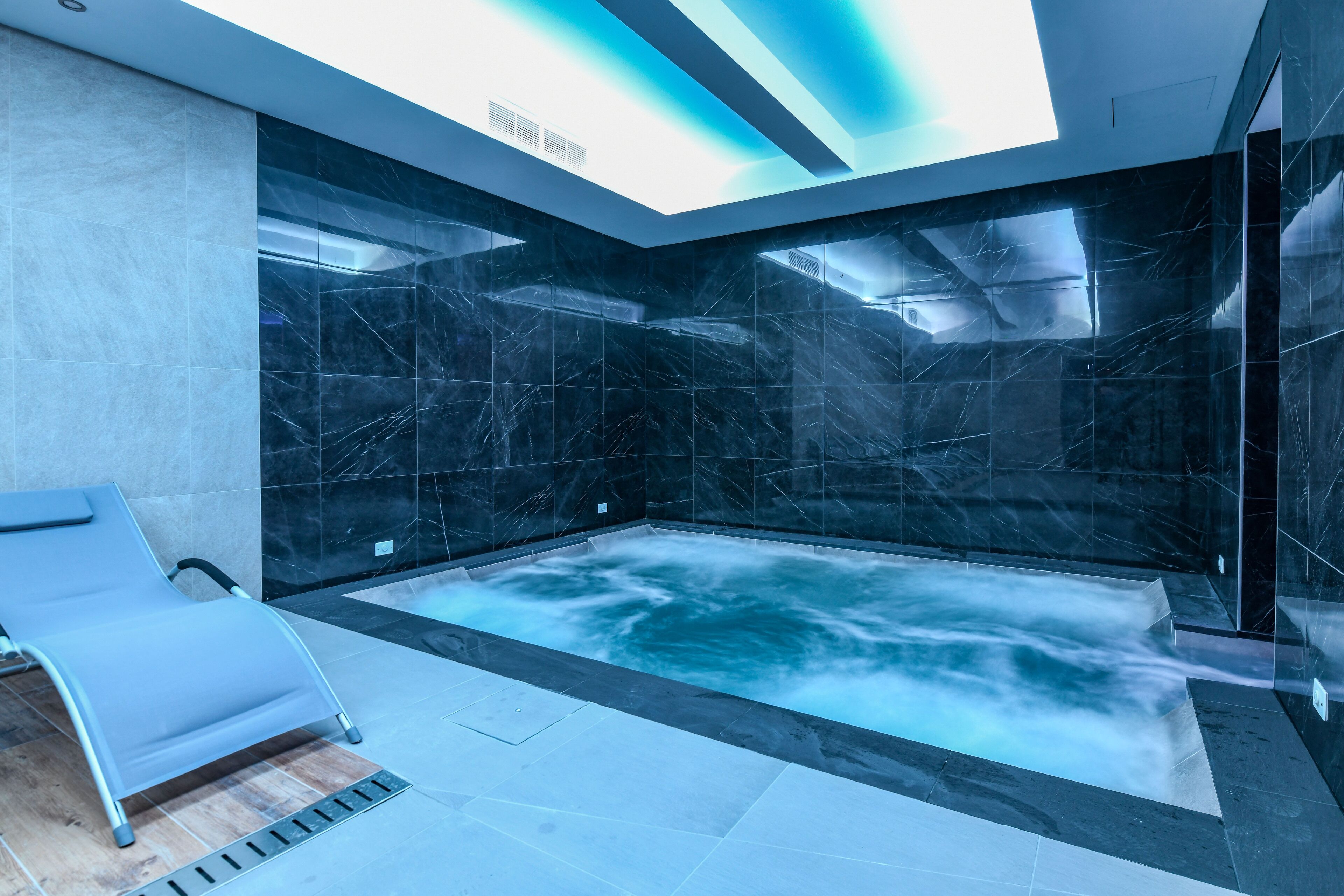 indoor spa tub