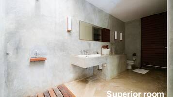 Chuveiro, chuveiro com efeito de chuva, secador de cabelo