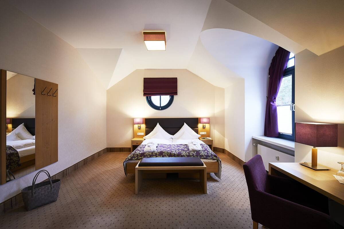 In-room safe, desk, laptop workspace, free WiFi