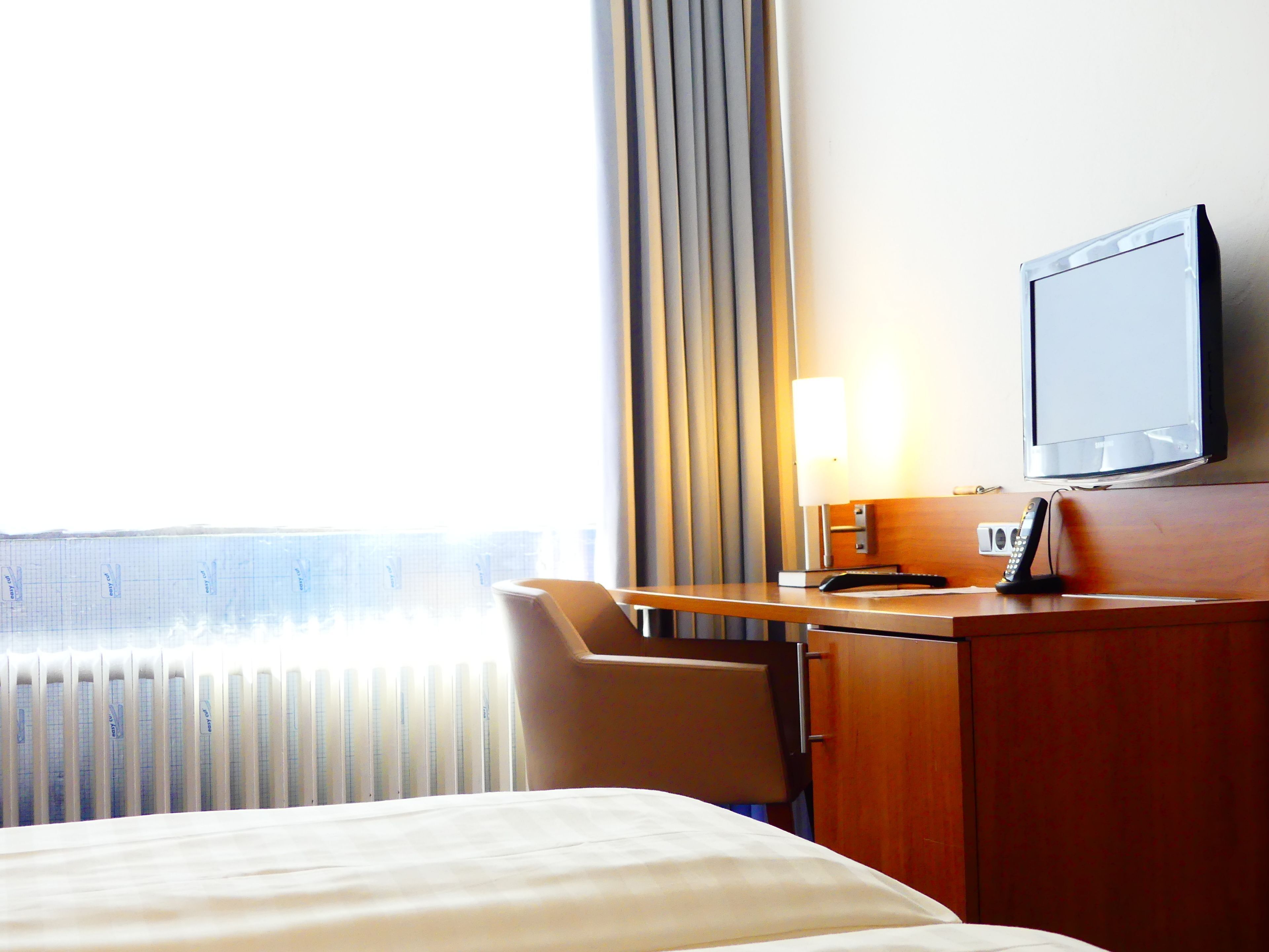 Hypo-allergenic bedding, desk, free cribs/infant beds, free WiFi